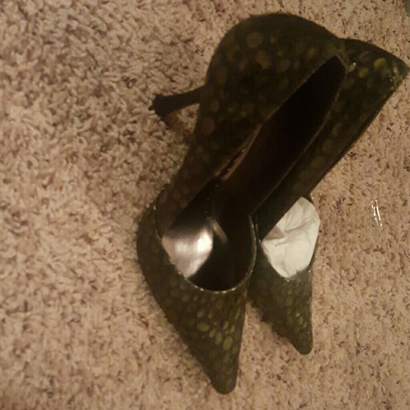 Shoes - Picture 2 of 4